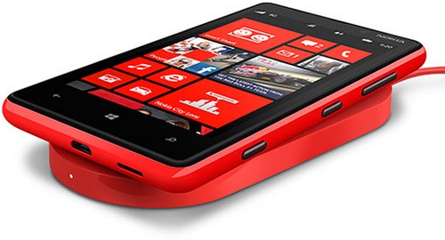 Nokia Lumia 820 с зарядным устройством
